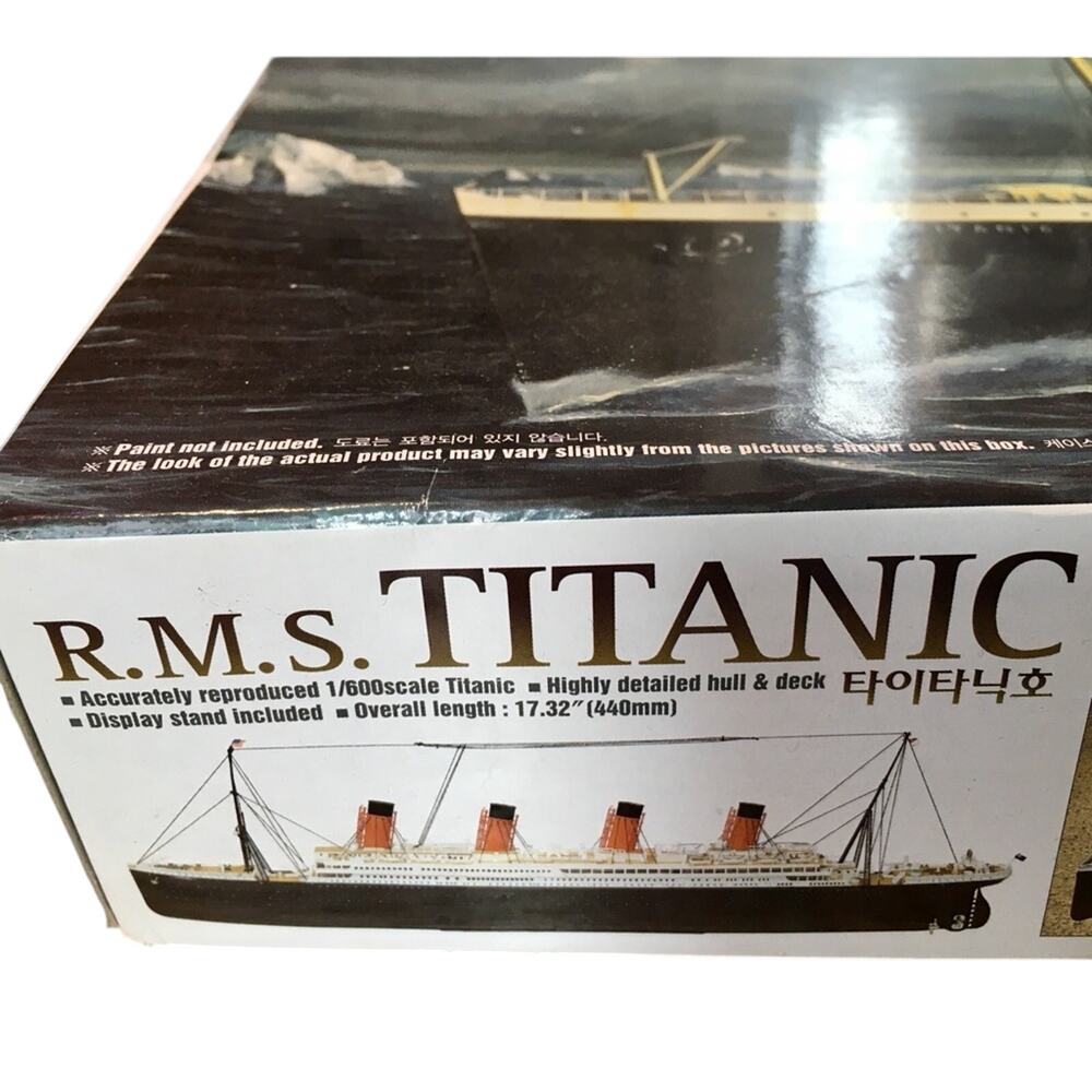 R.M.S. Titanic Model Building Kit - Picture 4 of 7